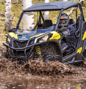 Can-Am Maverick em percurso off-road durante atividade DRIVEXPLORE