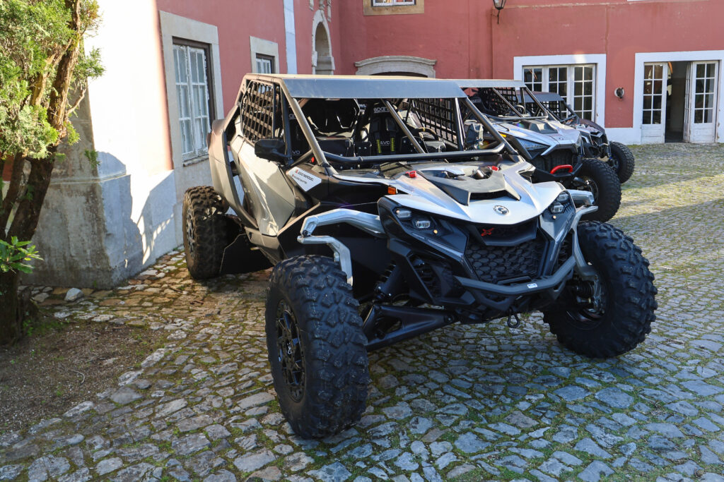 Veículos SSV da DRIVEXPLORE preparados para experiência off-road premium