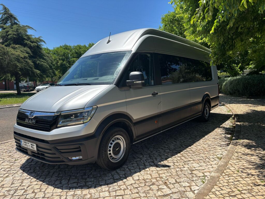 Carrinha shuttle MAN de 9 lugares da DRIVEXPLORE