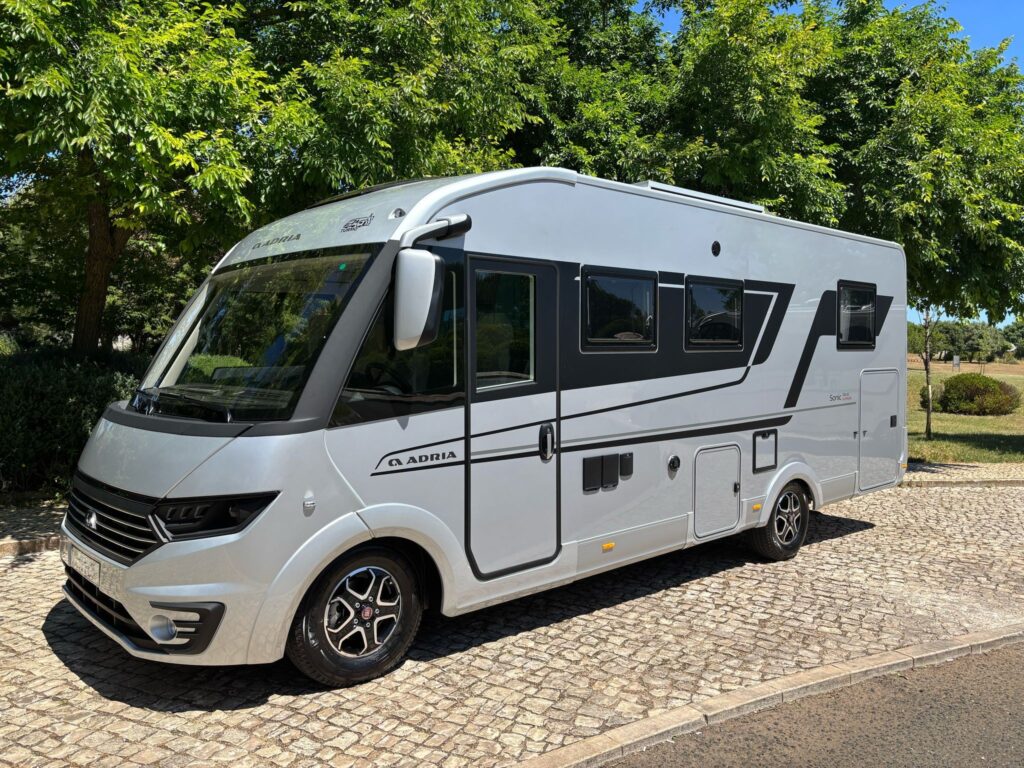 Autocaravana Adria Sonic Supreme 700 DC da DRIVEXPLORE