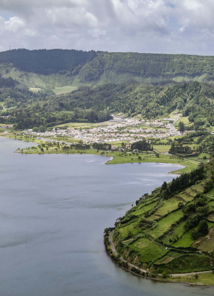 Vista da Lagoa das Sete Cidades na expedição The Enchanted Island da DRIVEXPLORE nos Açores