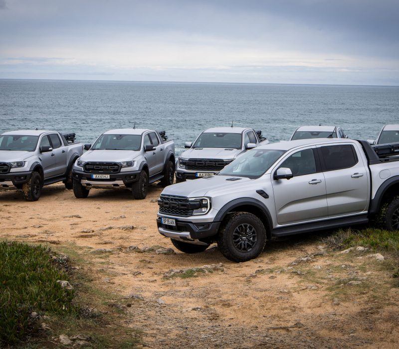 Ford Raptor da DRIVEXPLORE em percurso costeiro off-road em Portugal